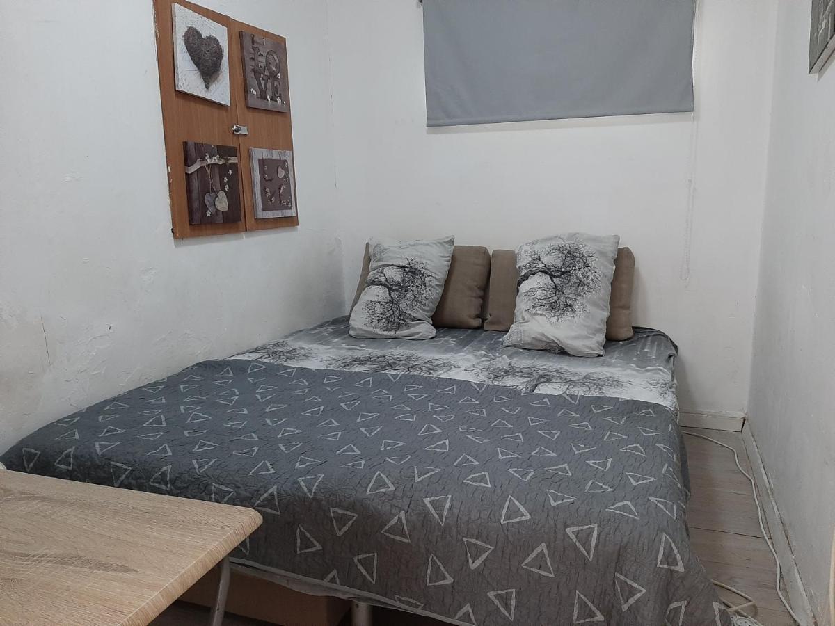 The Surfer'S Beach House 텔아비브 외부 사진