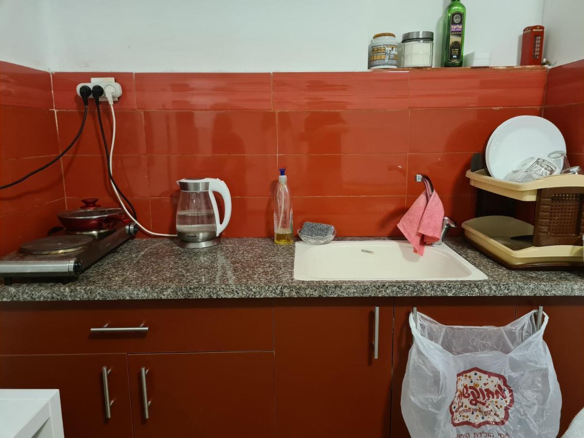 The Surfer'S Beach House 텔아비브 외부 사진