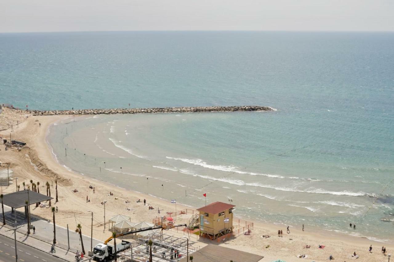 The Surfer'S Beach House 텔아비브 외부 사진