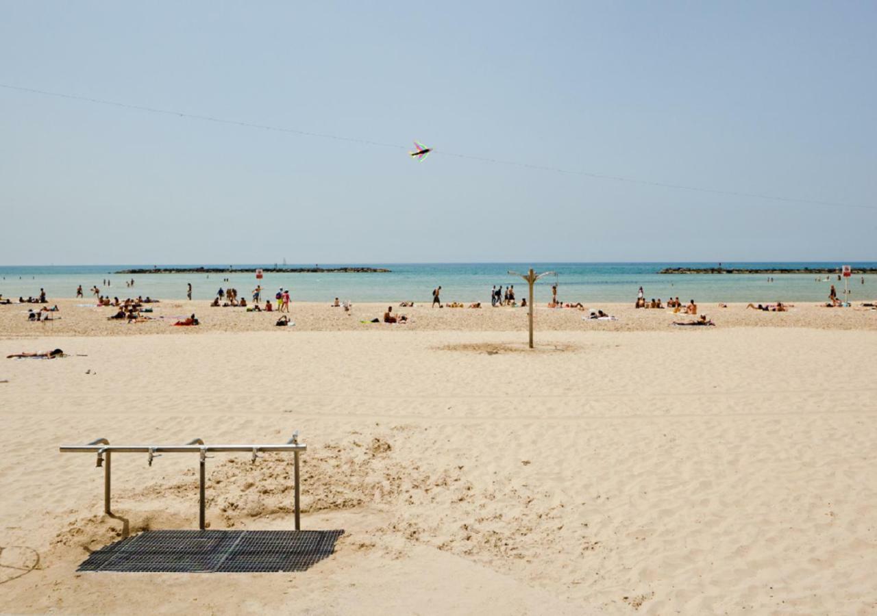 The Surfer'S Beach House 텔아비브 외부 사진