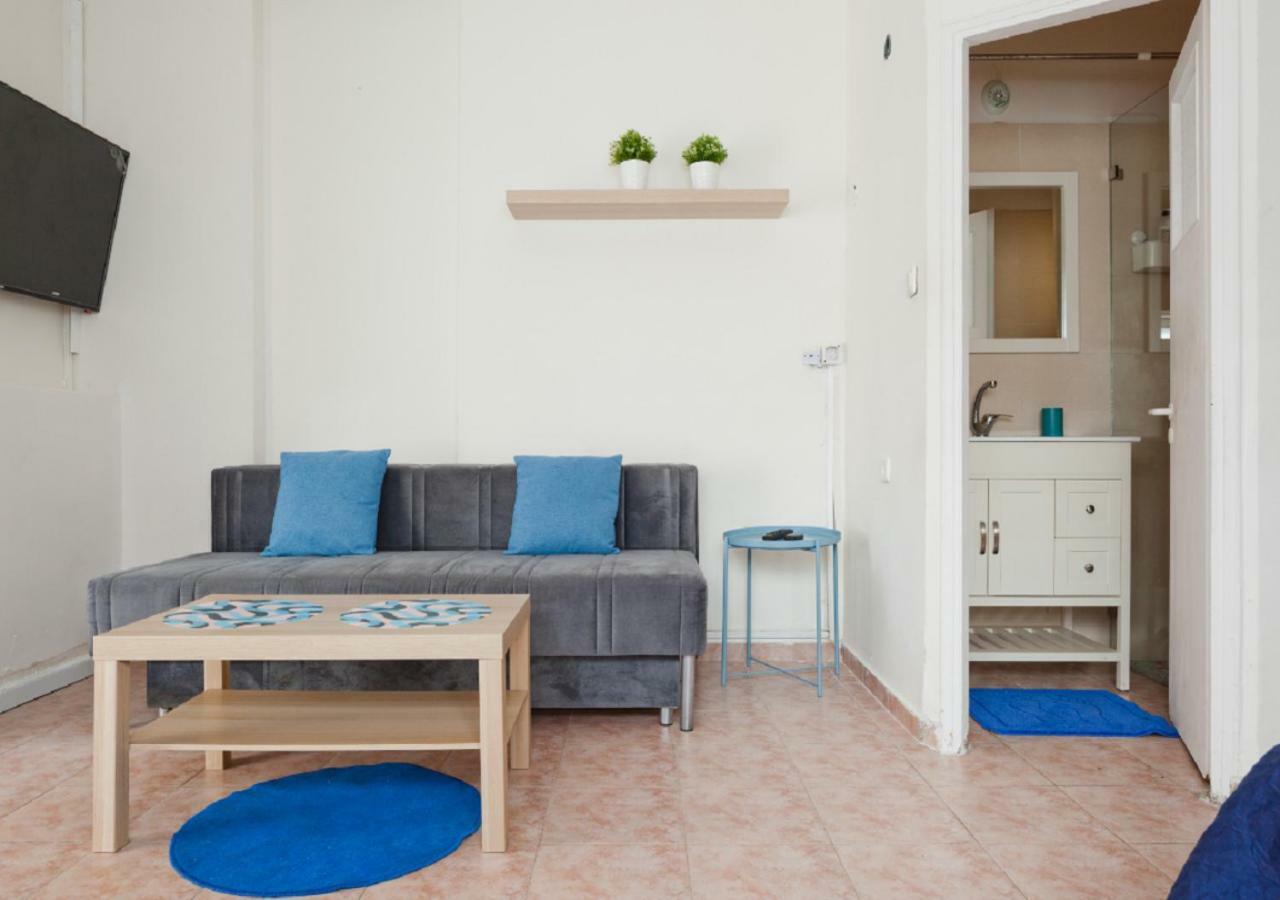 The Surfer'S Beach House 텔아비브 외부 사진